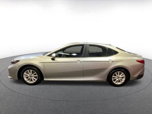 Used 2025 Toyota Camry LE image 9