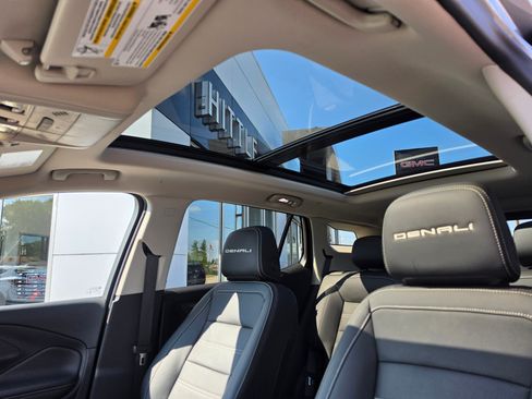 Used 2024 GMC Terrain Denali w/ Denali Premium Package AWD/4WD image 12