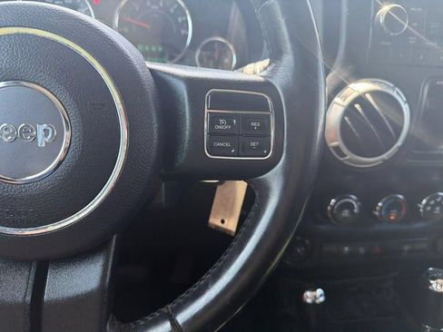 Used 2017 Jeep Wrangler Unlimited Sahara AWD/4WD image 37