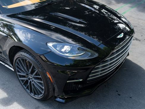 Used 2025 Aston Martin DBX 707 image 9