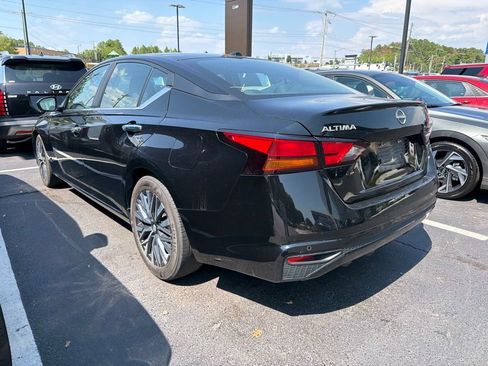 Used 2025 Nissan Altima 2.5 SV FWD image 4