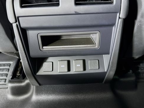 Used 2024 Land Rover Defender 110 X-Dynamic SE image 29