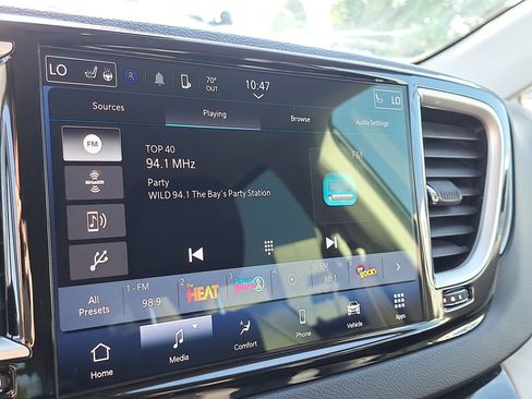 Used 2024 Chrysler Pacifica Touring-L image 20