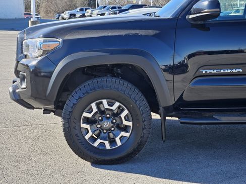 Used 2019 Toyota Tacoma TRD Off-Road w/ Technology Package image 8
