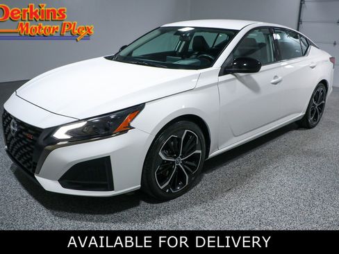 Used 2024 Nissan Altima 2.5 SR image 1