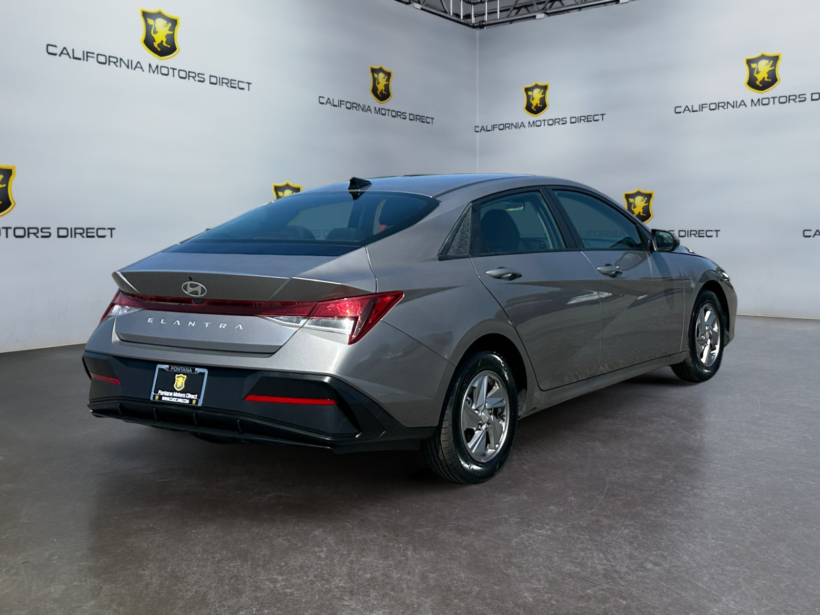 Used 2024 Hyundai Elantra SE FWD image 5