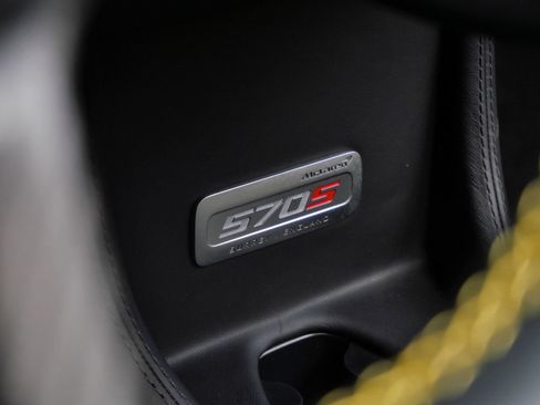 Used 2020 McLaren 570S Spider RWD image 22