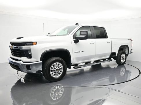 Used 2025 Chevrolet Silverado 2500 LT w/ Convenience Package AWD/4WD image 1