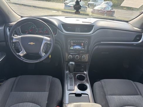 Used 2017 Chevrolet Traverse LT w/ Style and Technology Package image 14