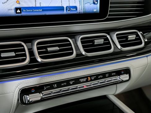 Used 2024 Mercedes-Benz Maybach GLS 600 4MATIC image 36