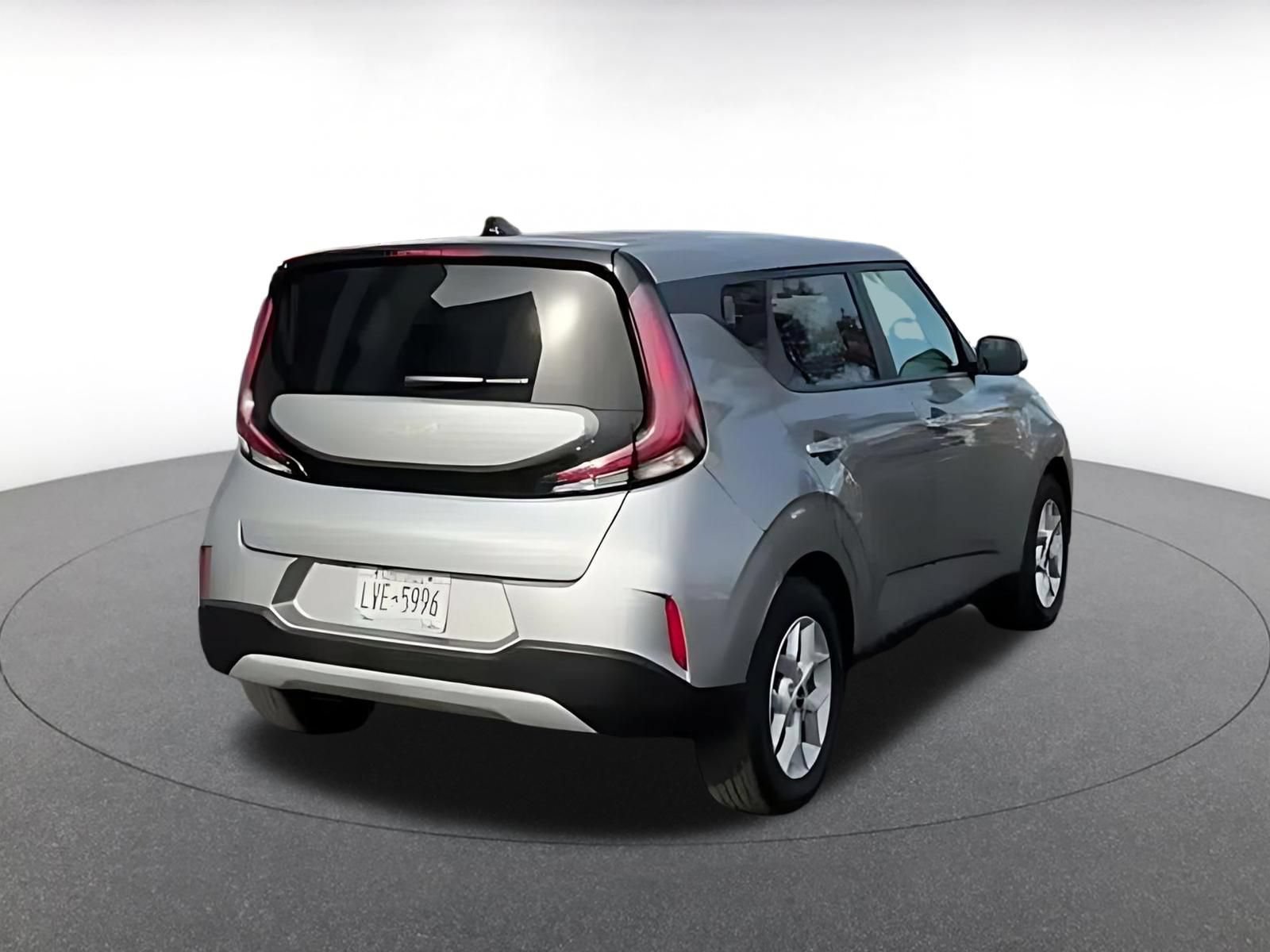 Used 2025 Kia Soul LX w/ LX Technology Package FWD image 13