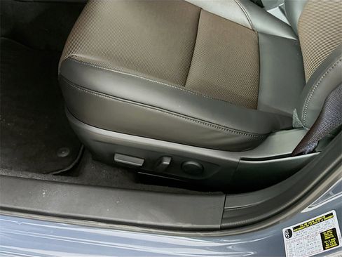 New 2025 MAZDA MAZDA3 Hatchback w/Premium Plus Pkg image 9