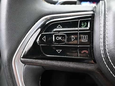 Used 2023 Jeep Grand Cherokee Overland AWD/4WD image 30