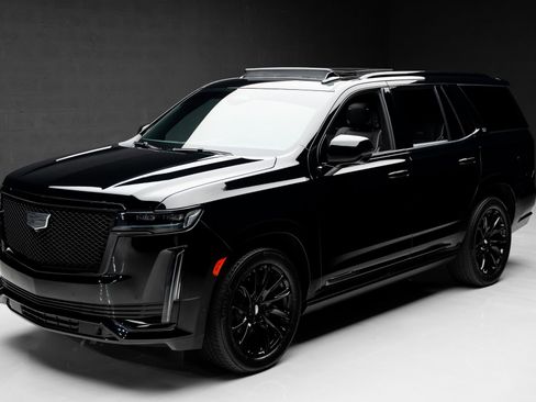 Used 2023 Cadillac Escalade Sport w/ LPO, ONYX Package AWD/4WD image 4