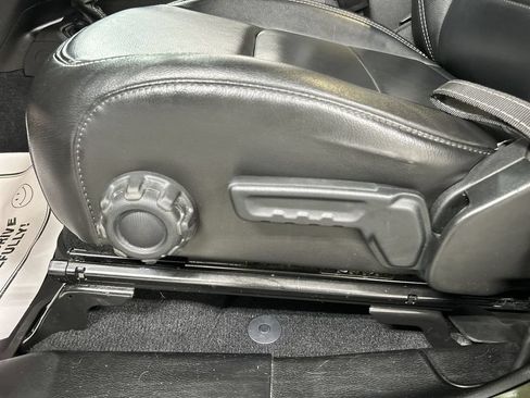 Used 2021 Jeep Wrangler Unlimited Sahara w/ Dual Top Group AWD/4WD image 10