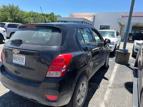 Used 2017 Chevrolet Trax LS AWD/4WD image 3