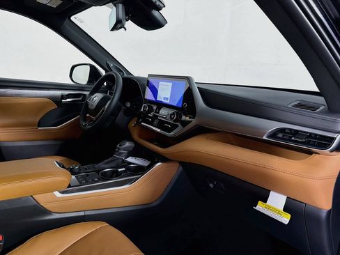 New 2026 Toyota Highlander Platinum AWD/4WD image 30