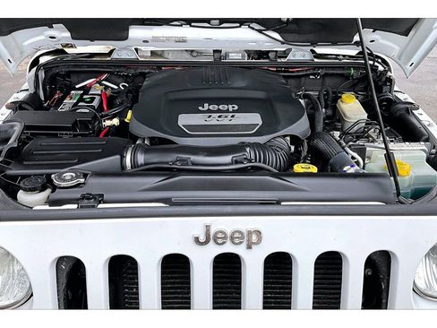 Used 2015 Jeep Wrangler Unlimited Sahara image 11