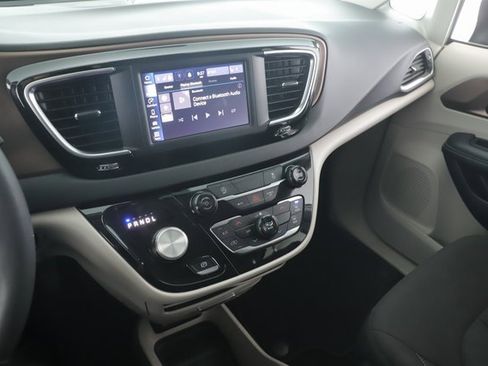 Used 2024 Chrysler Voyager LX image 26