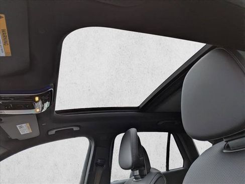 Used 2025 Mercedes-Benz GLC 300 image 15