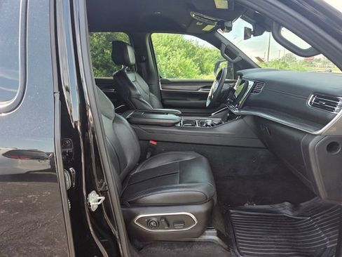 Used 2024 Jeep Wagoneer L Series II w/ Flexible Seating Group AWD/4WD image 16