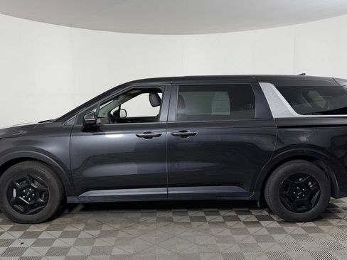 Used 2025 Kia Carnival FWD image 5