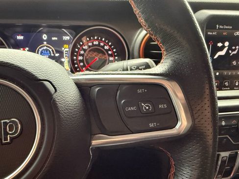 Used 2022 Jeep Gladiator Mojave w/ Cold Weather Group AWD/4WD image 16