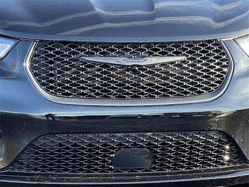 Certified 2026 Chrysler Pacifica Select w/ S Appearance Package image 44