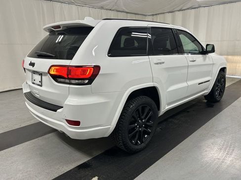 Used 2018 Jeep Grand Cherokee Altitude image 2
