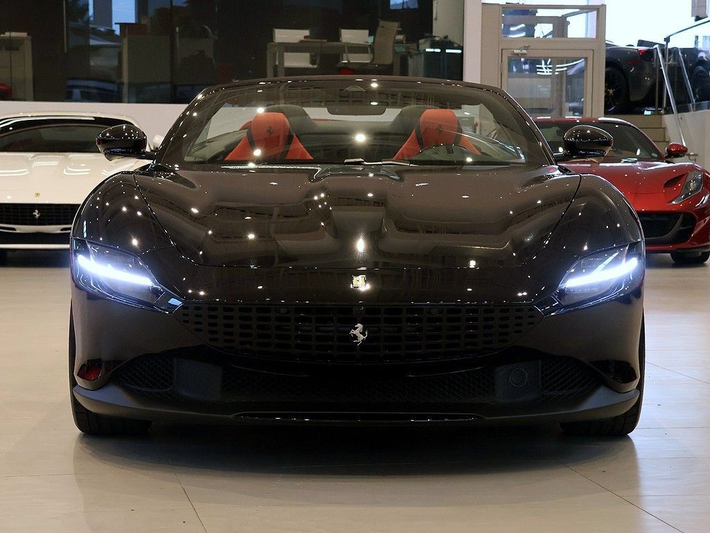 Certified 2025 Ferrari Roma Spider RWD image 59