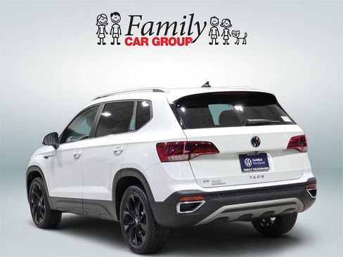 Used 2023 Volkswagen Taos SE w/ Black Wheel Package image 3