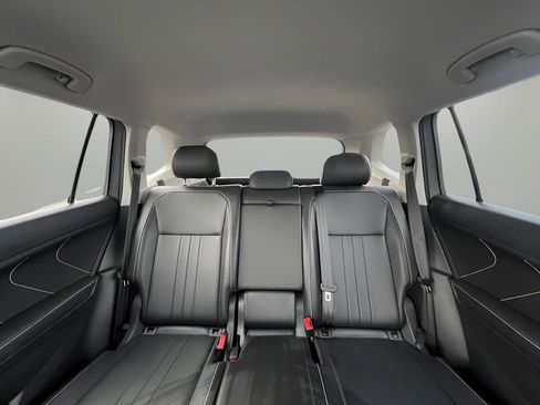 Used 2022 Volkswagen Tiguan SE image 21