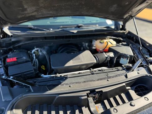 Used 2023 Chevrolet Suburban Premier image 13