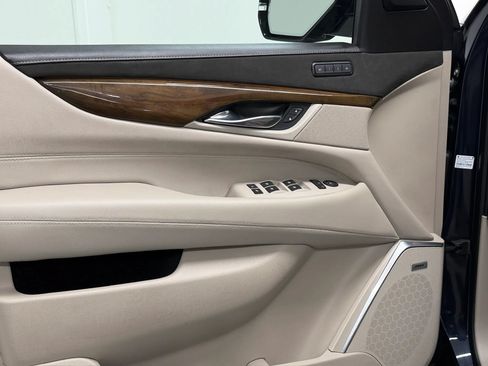 Used 2019 Cadillac Escalade Luxury RWD image 78