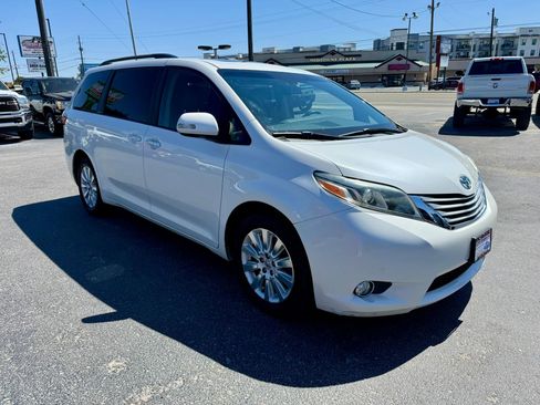 Used 2015 Toyota Sienna Limited Premium AWD/4WD image 7