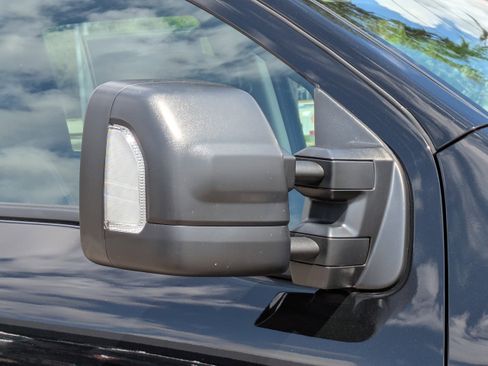 Used 2024 Nissan Titan SV w/ SV Convenience Package AWD/4WD image 12