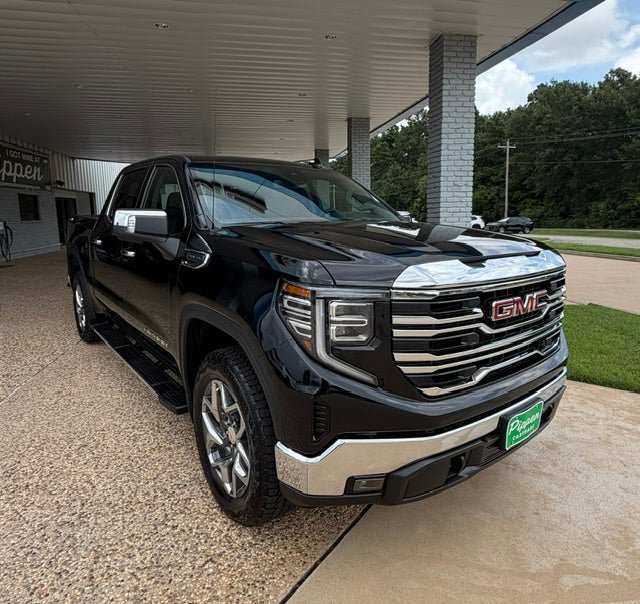 New 2026 GMC Sierra 1500 SLT w/ SLT Premium Package AWD/4WD image 1