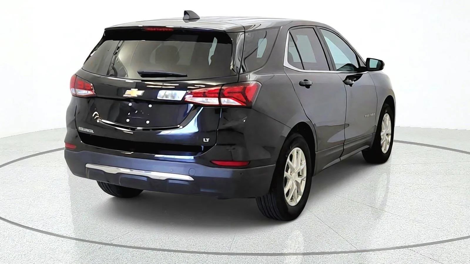 Used 2024 Chevrolet Equinox LT w/ LPO, Floor Liner Package FWD image 8