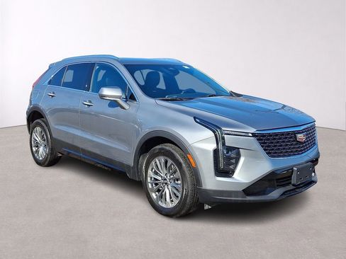 Used 2024 Cadillac XT4 Premium Luxury image 1