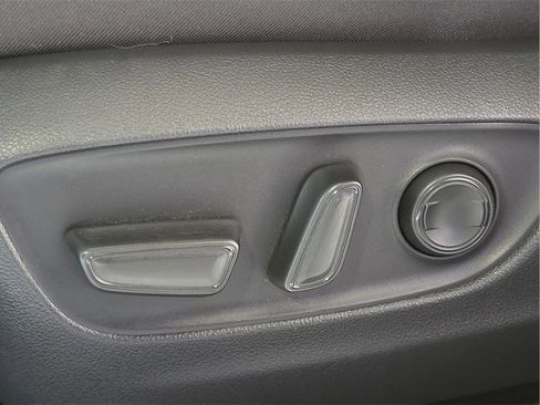 Used 2022 Toyota RAV4 XLE image 16