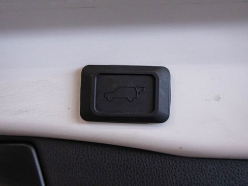 Used 2022 Toyota RAV4 XLE w/ Convenience Package image 25