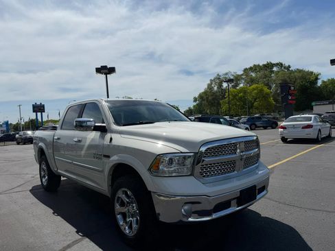 Used 2017 RAM 1500 Laramie w/ Convenience Group AWD/4WD image 3