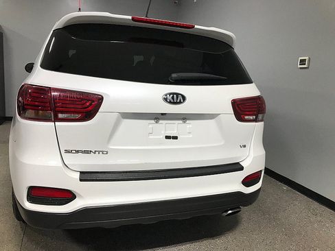 Used 2020 Kia Sorento FWD V6 image 4