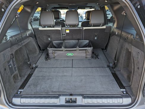 Used 2024 Land Rover Discovery Dynamic SE image 43