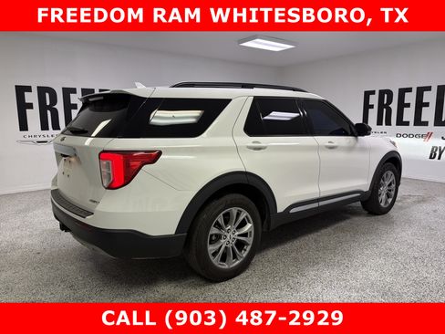 Used 2022 Ford Explorer XLT w/ Equipment Group 202A AWD/4WD image 4