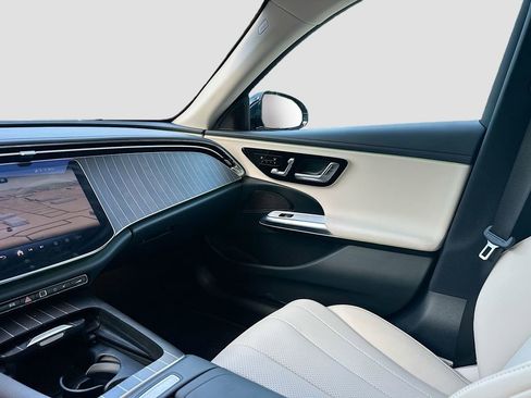 Certified 2025 Mercedes-Benz E 350 4MATIC Sedan image 25