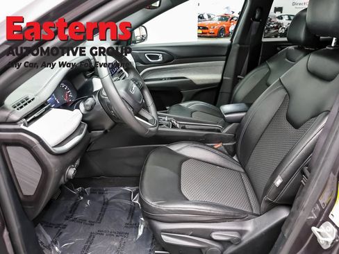 Used 2024 Jeep Compass Latitude AWD/4WD image 13