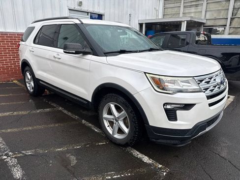 Used 2019 Ford Explorer XLT w/ Equipment Group 201A FWD image 4