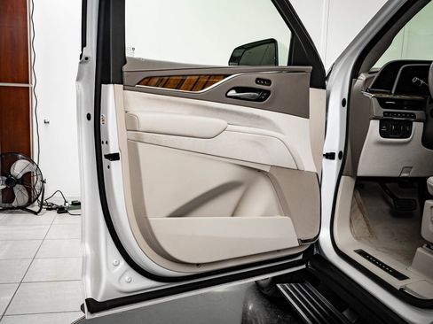 Used 2023 Cadillac Escalade Premium Luxury Platinum image 31