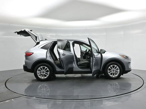 Used 2022 Ford Escape SE image 5